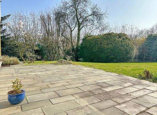 Grundstück 821 m². Mit Südterrasse.