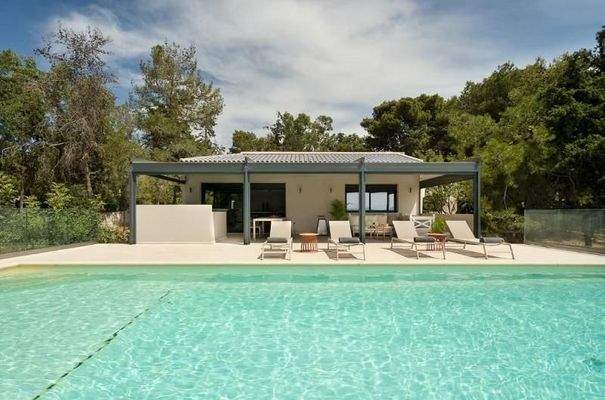 Kreta, Chania: Luxuriöse Villa mit Meerblick und Gästestudio in Agios Matthaios zu verkaufen