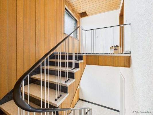 Treppenhaus zur DG Wohnung