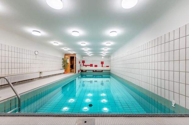Schwimmbad mit Sauna