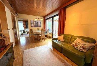 Großzügiges Esszimmer