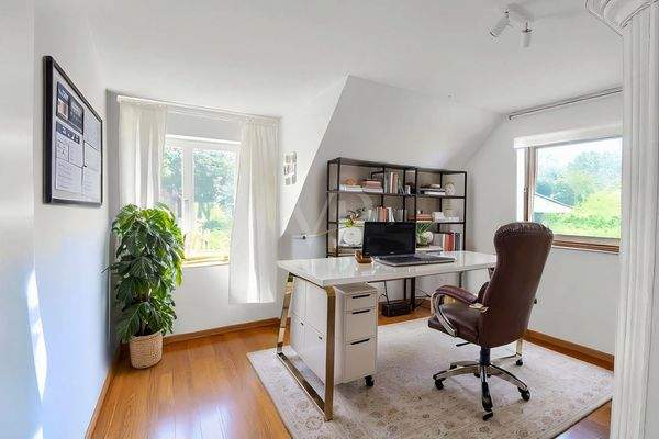 Arbeitszimmer digital möbliert DG