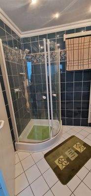 Badezimmer im DG mit Dusche