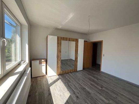 004020156800_302_350_02102025030250581