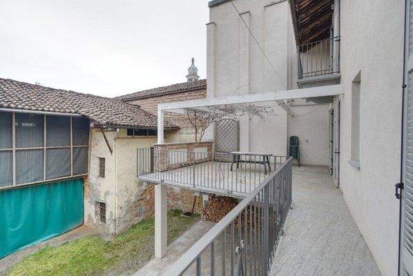 elegantes Haus im Zentrum von Canale –  Piemont