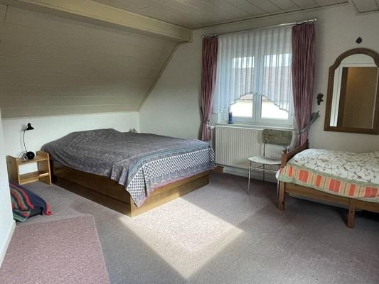 Schlafzimmer DG