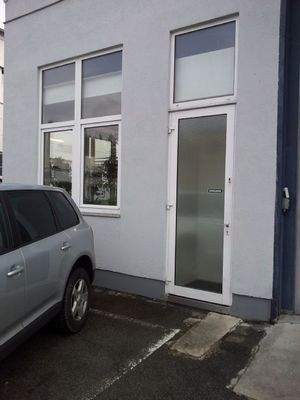 Stellplätze vor der Halle