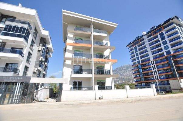 Seaview Apartments Close to Centre in a Complex in Alanya