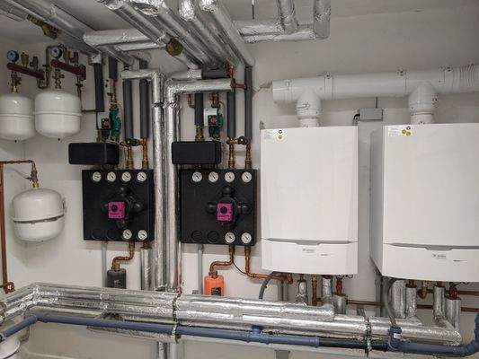 Zwei eigenständige Heizungsanlagen mit WW-Versorgung.jpg