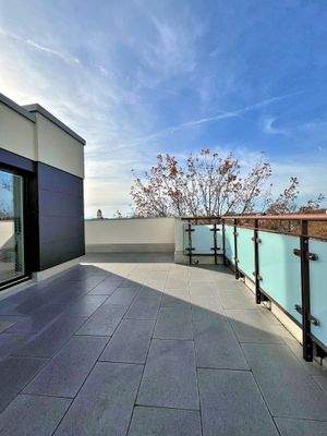 Große Terrassenflächen 