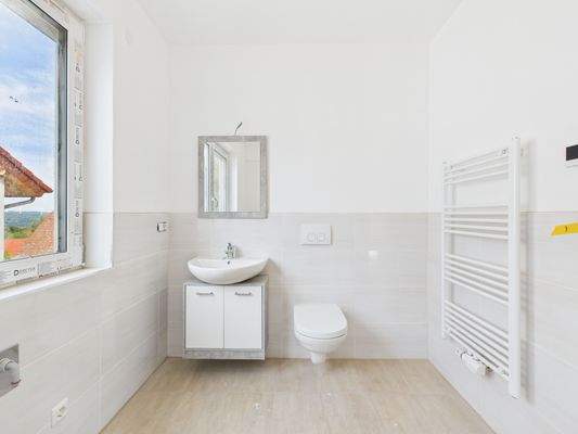 Badezimmer_2_rechte Hälfte