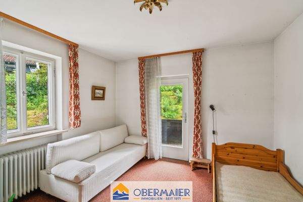 16_Schlafzimmer_1OG_mit_Balkonzugang