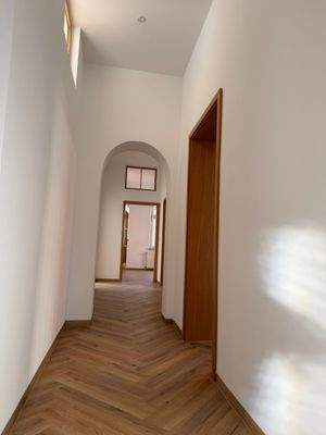 Lichtdurchfluteter Flur