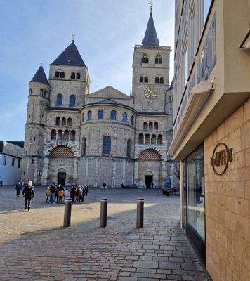 Ladenansicht mit Blick in Richtung Dom Perspektive