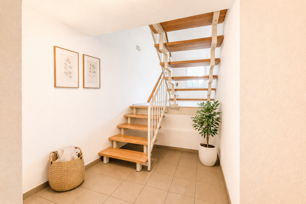 Flur-Treppe Keller-Erdgeschoss
