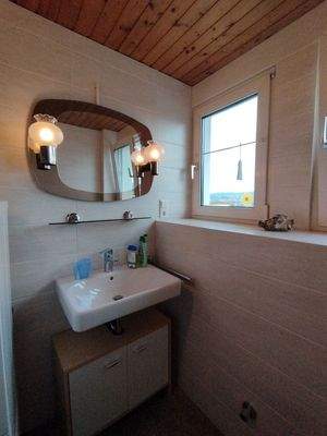 Badezimmer Dachgeschoss2