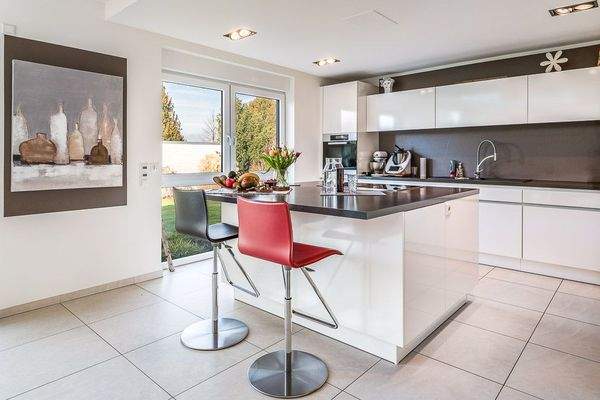 hochwertige Einbauküche (EG)