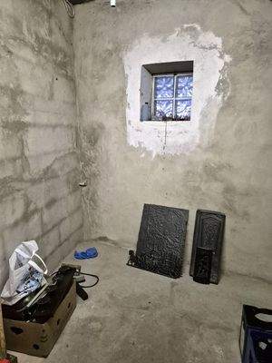 EG Raum mit Badanschlüssen