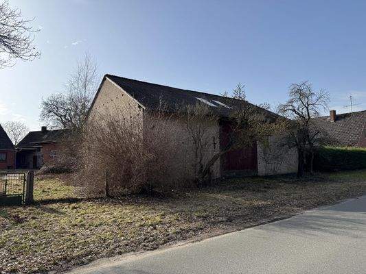 Scheune am Nebengebäude rechts