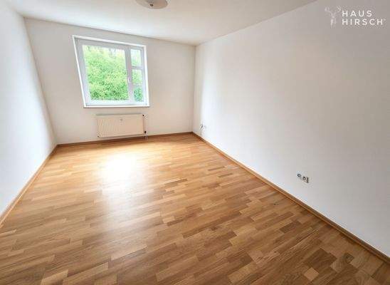 Gemütliches, geräumiges Schlafzimmer 