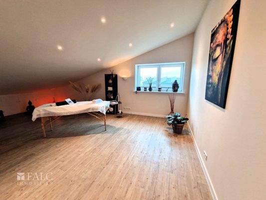 Wellnessbereich / Massage OG