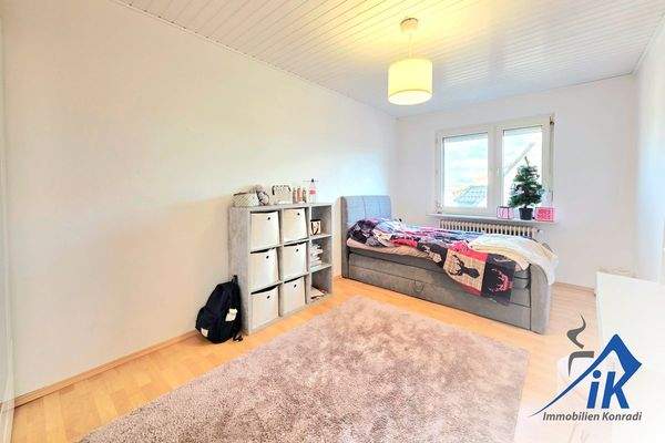 Schlafzimmer 3OG rechts 