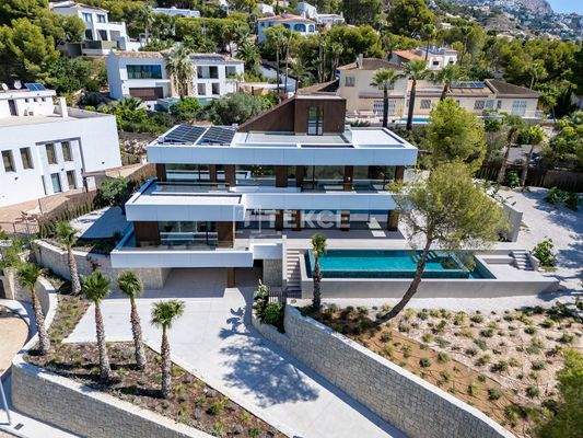 Detached Villa with Pool and Underground Parking in Altea Alicante