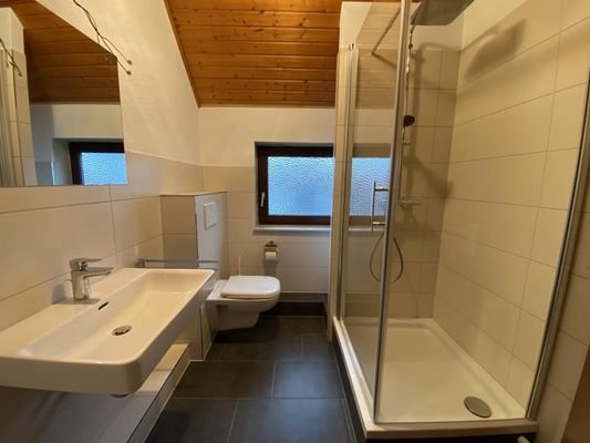 Wohnung-Lollar-Giessener Straße 37a-DG-Bad