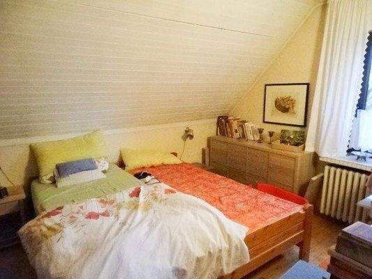 Schlafzimmer im 1 OG.jpg