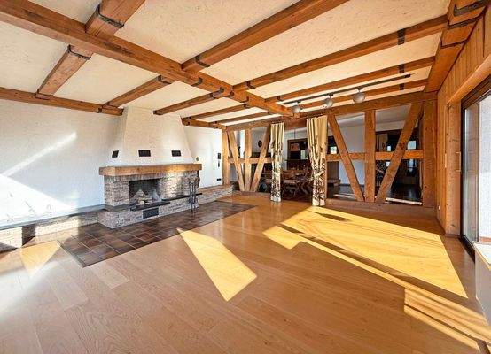 Wohnbereich mit offenem Kamin (EG)