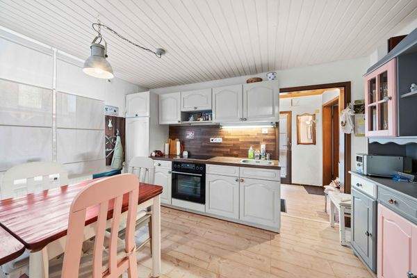 Küche mit Essbereich