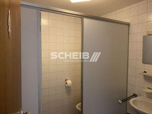 Toilette Damen und Herren im Untergeschoss