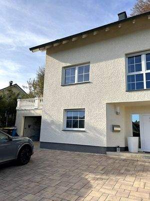 Vorderfront mit Garage