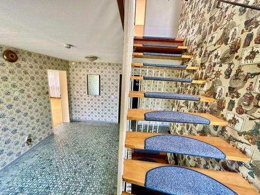 Eingangsbereich / Aufgangstreppe im Erdgeschoss