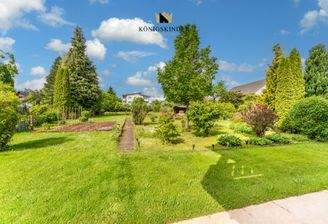 Ein Gartenparadies als Rückzugsort im Grünen, Spielfläche für Kinder mit Schaukel, Sandkasten oder Trampolin und ideal für Hobbygärtner