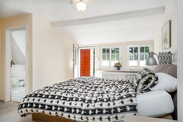 Schlafzimmer (DG)
