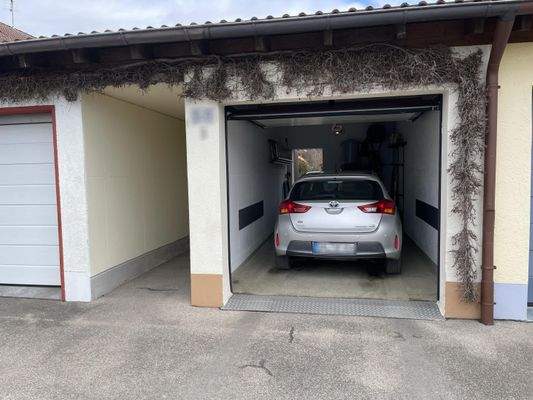 Einzelgarage mit E-Sektionaltor