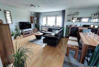 schönes, großes Wohnzimmer