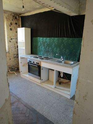 Sanierungsbedürftige Küche