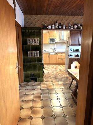 Blick auf historischen Kachelofen