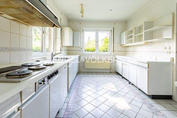 Küche mit Blick ins Grüne