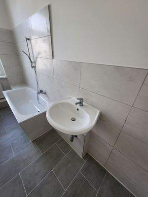 Badezimmer 1 mit Badewanne_2