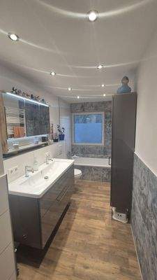 Bad mit Badewanne/WC