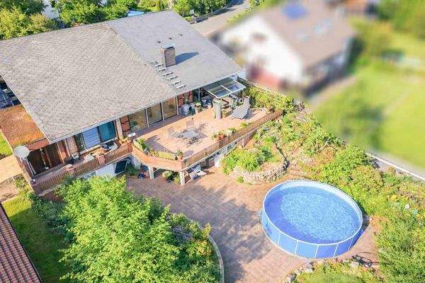 Garten und Hausrückseite