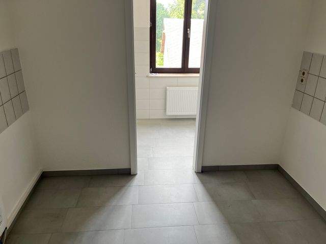 Helle 2-Raum Wohnung im Erdgeschoss mit frisch saniertem Bad und optionaler Küche zu mieten - Photo 4