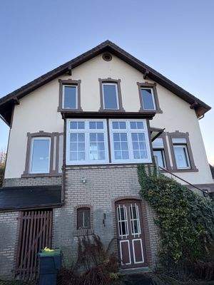 Kellerzugang und Hauseingang als Erkervorbau