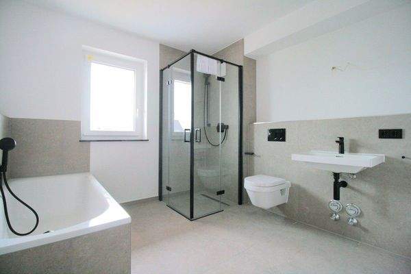 Bad mit Wanne+Dusche