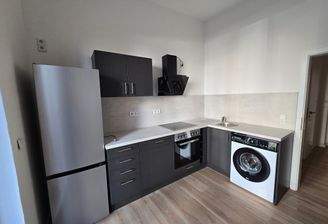 Küche mit Einbauküche