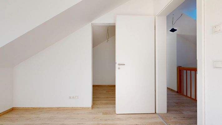 Schlafzimmer mit Ankleide DG