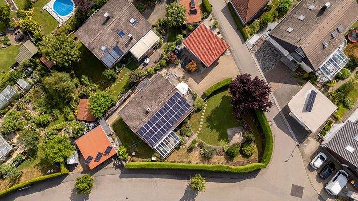 Außenansicht - Modernes EFH mit Doppelgarage